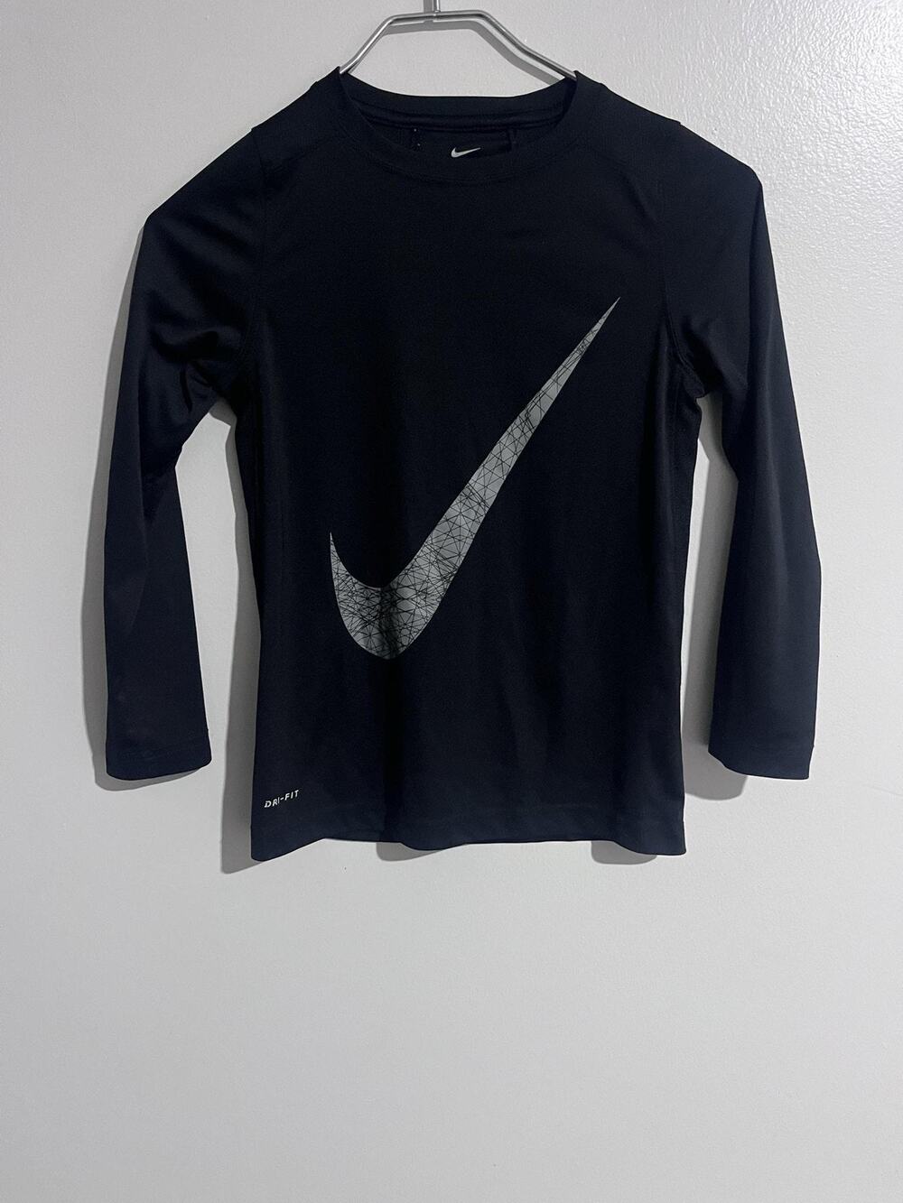 Nike Shirt Unisex Kids S Black Dri-FIT Long Sleeve Crew Neck Swoosh Athletic